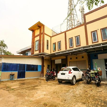 Oyo 90825 Hotel Lizha 2 Samarinda Εξωτερικό φωτογραφία