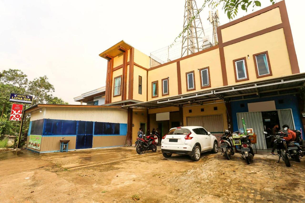 Oyo 90825 Hotel Lizha 2 Samarinda Εξωτερικό φωτογραφία