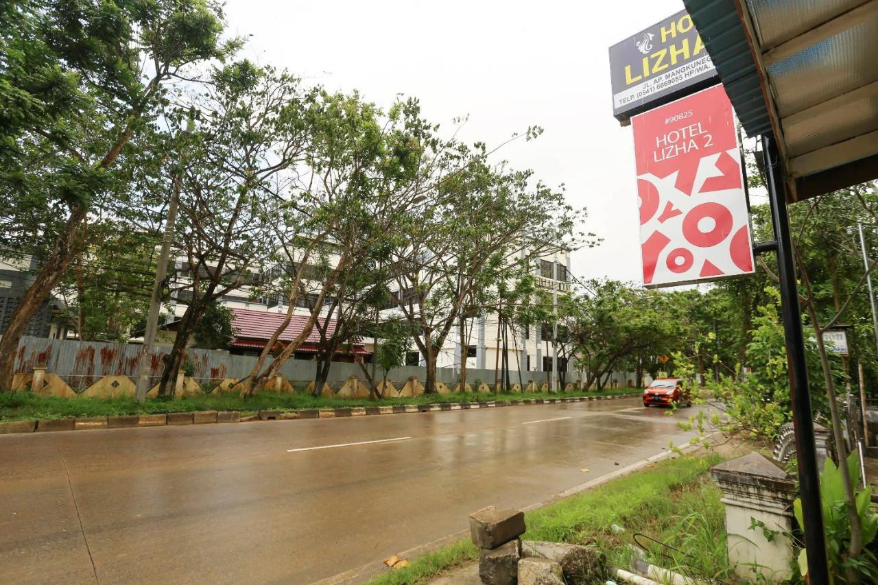 Oyo 90825 Hotel Lizha 2 Samarinda Εξωτερικό φωτογραφία