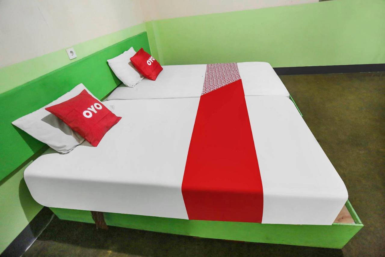 Oyo 90825 Hotel Lizha 2 Samarinda Εξωτερικό φωτογραφία