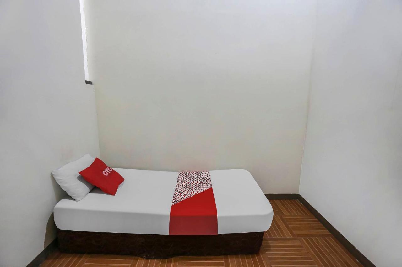 Oyo 90825 Hotel Lizha 2 Samarinda Εξωτερικό φωτογραφία