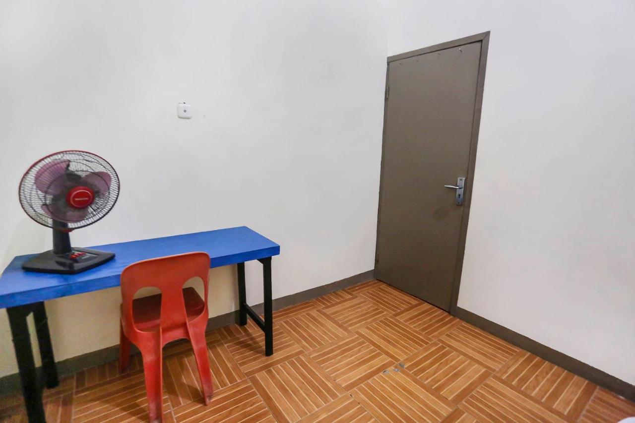Oyo 90825 Hotel Lizha 2 Samarinda Εξωτερικό φωτογραφία
