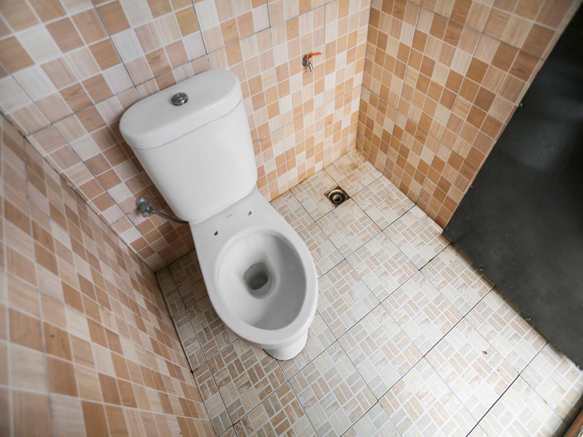 Oyo 90825 Hotel Lizha 2 Samarinda Εξωτερικό φωτογραφία