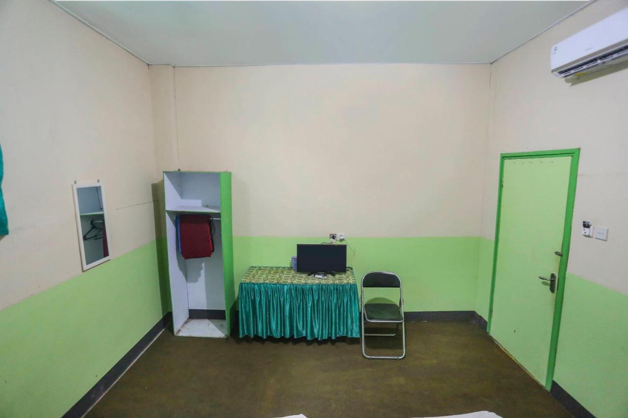 Oyo 90825 Hotel Lizha 2 Samarinda Εξωτερικό φωτογραφία