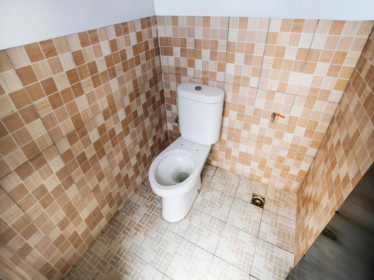 Oyo 90825 Hotel Lizha 2 Samarinda Εξωτερικό φωτογραφία