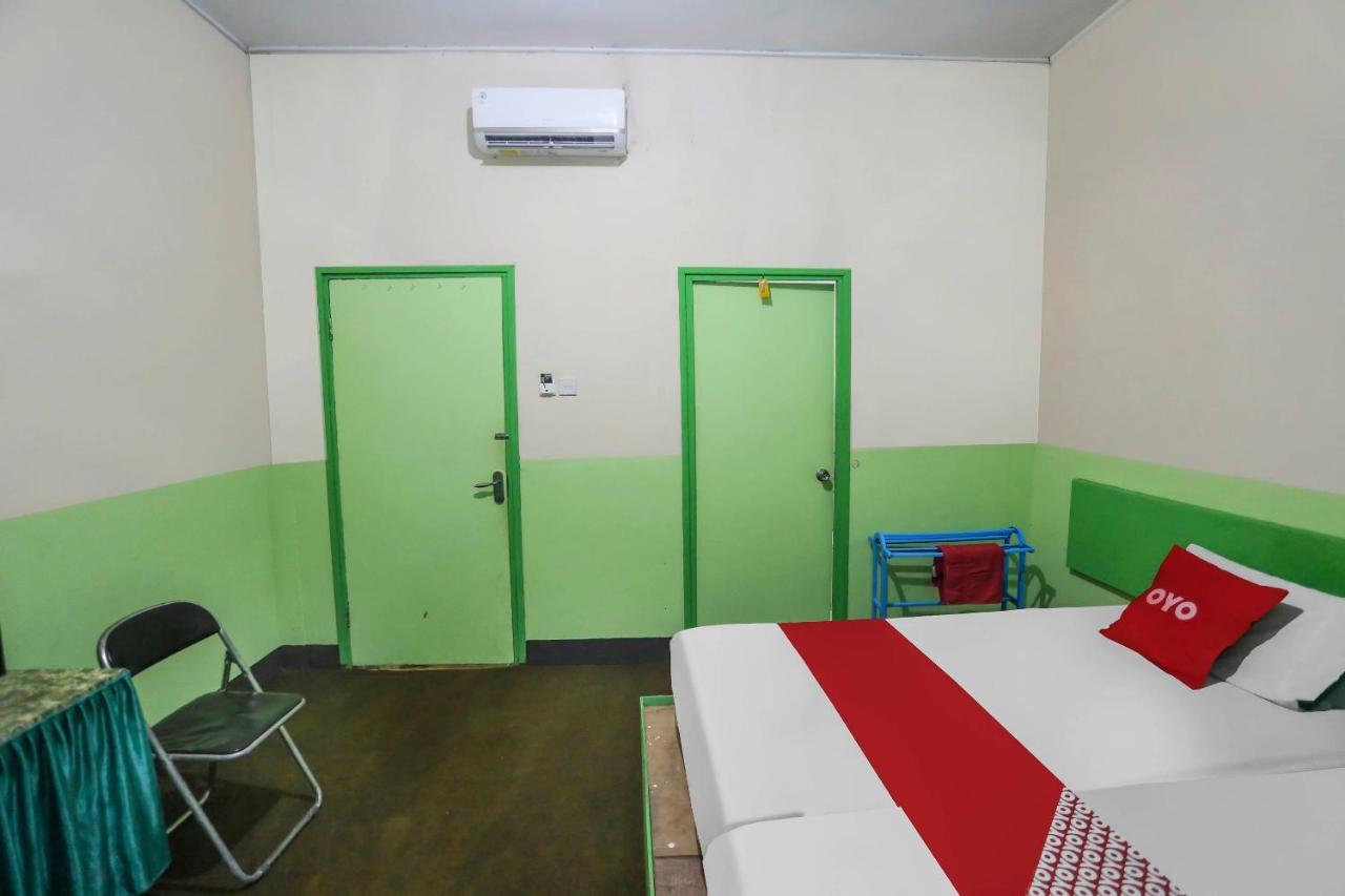 Oyo 90825 Hotel Lizha 2 Samarinda Εξωτερικό φωτογραφία